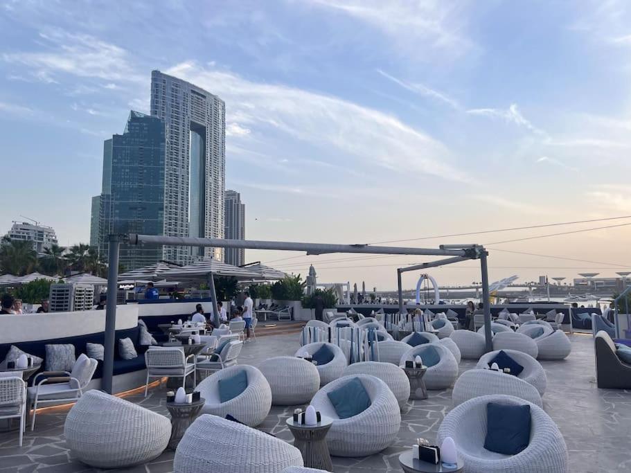 Jumeirah Beach Residents, Free Parking Дубай Екстериор снимка